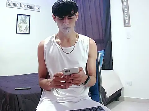 Snapshot of harrytomson_1 chatting on 11/30/25, 01:45 harrytomson 1 online show from 11/30/25, 01:45