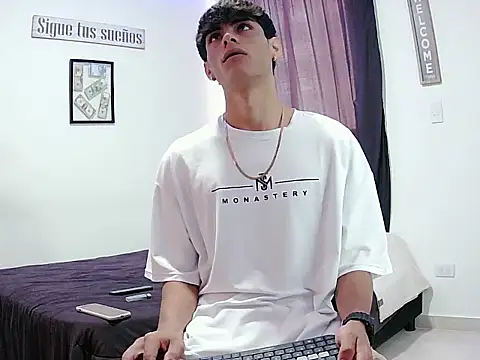 Snapshot of harrytomson_1 chatting on 11/17/25, 06:34 harrytomson 1 online show from 11/17/25, 06:34