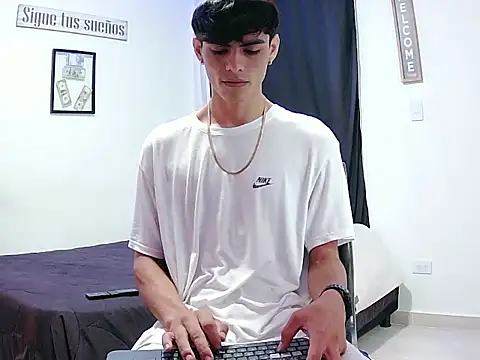 Snapshot of harrytomson_1 chatting on 11/29/25, 11:49 harrytomson 1 online show from 11/29/25, 11:49