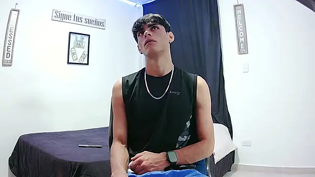 Snapshot of harrytomson_1 chatting on 12/17/25, 04:28 harrytomson 1 online show from 12/17/25, 04:28