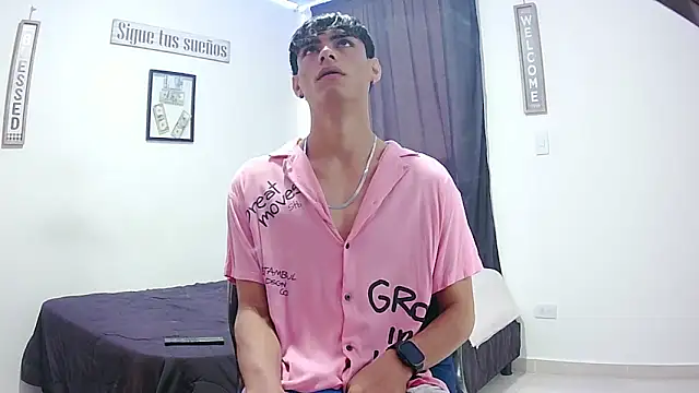 Snapshot of harrytomson_1 chatting on 12/15/25, 01:06 harrytomson 1 online show from 12/15/25, 01:06