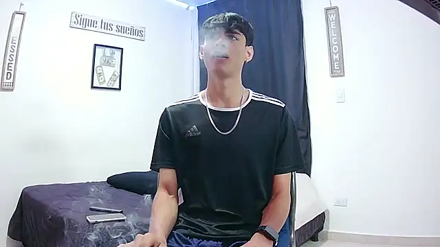 Snapshot of harrytomson_1 chatting on 12/14/25, 11:54 harrytomson 1 online show from 12/14/25, 11:54