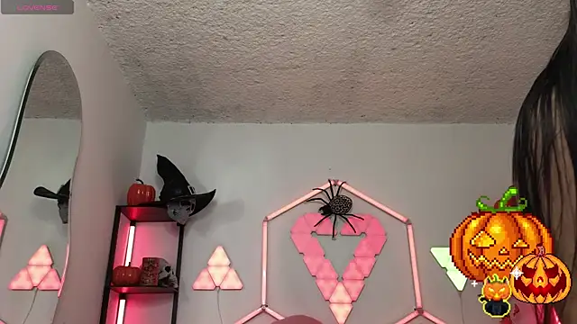 littlevixen18 online show from 10/21/25, 02:27