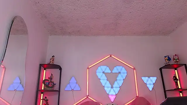 Snapshot of littlevixen18 chatting on 02/04/26, 02:23 littlevixen18 online show from 02/04/26, 02:23