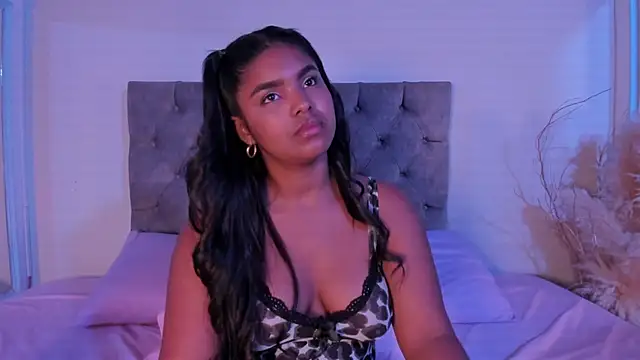 zoe roux21 online show from 10/15/25, 03:05