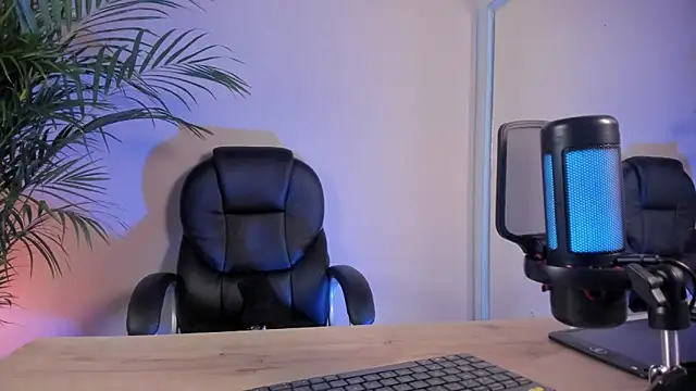 zoe roux21 online show from 02/13/26, 03:06