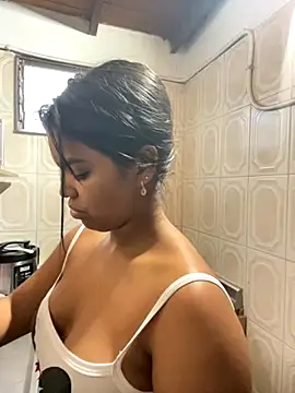 zoe roux21 online show from 11/08/25, 10:24