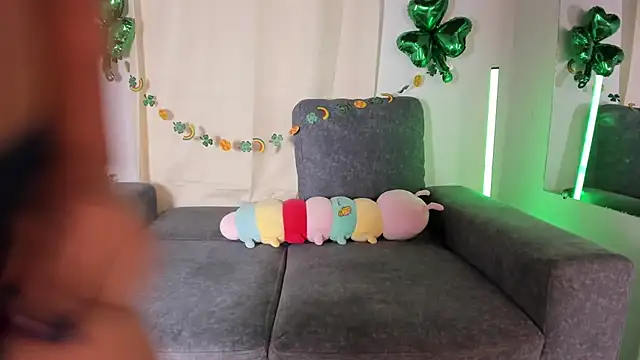 zoe roux21 online show from 03/18/25, 07:44