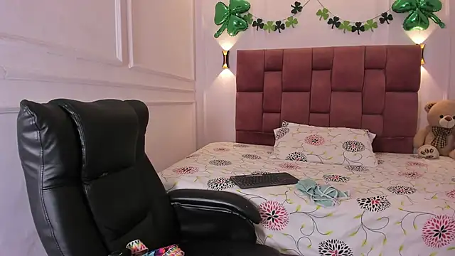 zoe roux21 online show from 03/19/25, 07:17