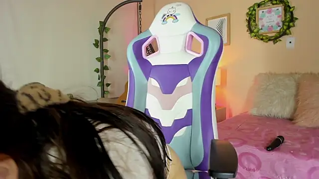 Snapshot of honey_fox1 chatting on 03/14/25, 09:00 honey fox1 online show from 03/14/25, 09:00