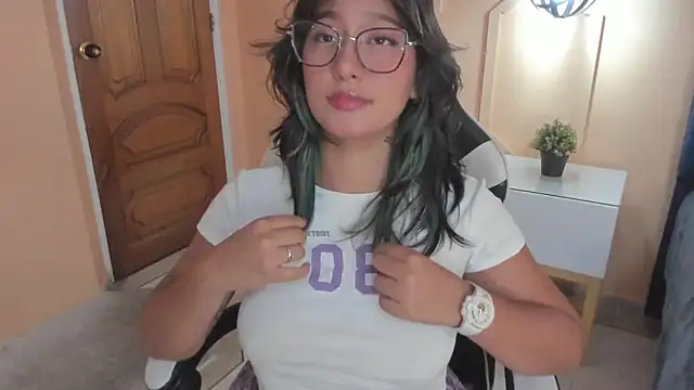 Yazmin rouse online show from 02/28/25, 12:54