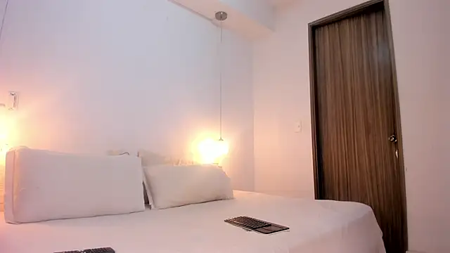 Snapshot of Mariana_Synn chatting on 07/25/26, 01:24 Mariana Synn online show from 07/25/26, 01:24