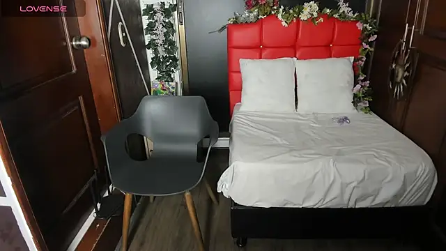 SexyNaf online show from 12/18/25, 08:01