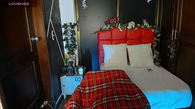 SexyNaf online show from 12/17/25, 08:36