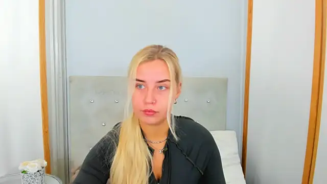 Snapshot of KristyHoney chatting on 02/15/25, 06:23 KristyHoney online show from 02/15/25, 06:23