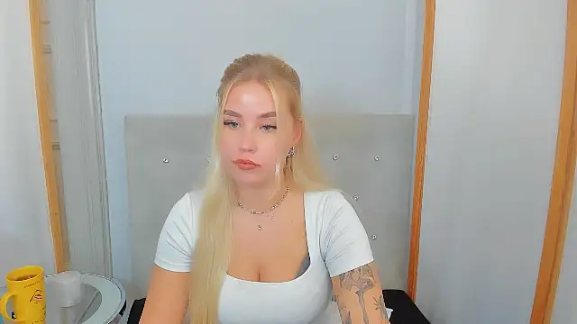 Snapshot of KristyHoney chatting on 03/03/25, 09:45 KristyHoney online show from 03/03/25, 09:45