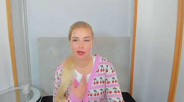 Snapshot of KristyHoney chatting on 03/04/25, 09:51 KristyHoney online show from 03/04/25, 09:51