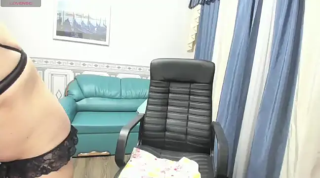 Snapshot of Anna_Diax chatting on 03/20/25, 12:43 Anna Diax online show from 03/20/25, 12:43