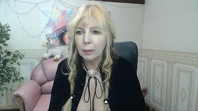 Snapshot of Anna_Diax chatting on 02/08/25, 12:39 Anna Diax online show from 02/08/25, 12:39