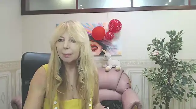 Snapshot of Anna_Diax chatting on 02/19/25, 04:00 Anna Diax online show from 02/19/25, 04:00