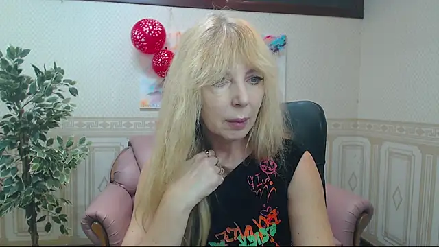 Snapshot of Anna_Diax chatting on 02/14/25, 01:18 Anna Diax online show from 02/14/25, 01:18