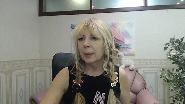Snapshot of Anna_Diax chatting on 02/21/25, 12:49 Anna Diax online show from 02/21/25, 12:49