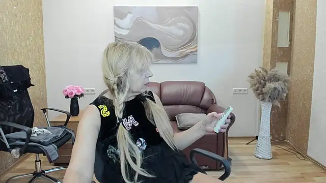 Snapshot of Anna_Diax chatting on 10/15/25, 11:40 Anna Diax online show from 10/15/25, 11:40