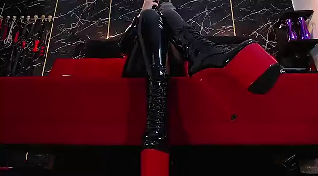 Snapshot of KatyMore_ chatting on 03/09/25, 06:00 KatyMore online show from 03/09/25, 06:00