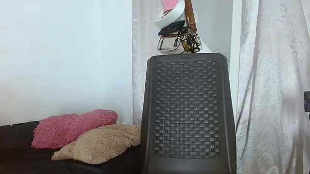 cristinamontiel online show from 04/28/26, 02:32