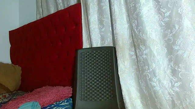 Snapshot of cristinamontiel chatting on 10/10/25, 02:18 cristinamontiel online show from 10/10/25, 02:18