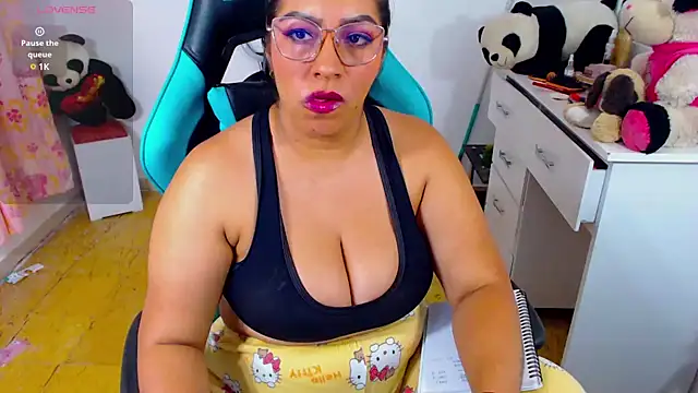 Snapshot of lulu_ferrer chatting on 02/18/25, 03:21 lulu ferrer online show from 02/18/25, 03:21