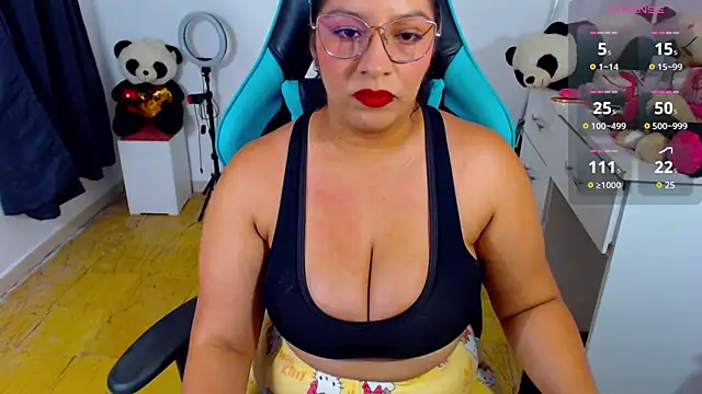 Snapshot of lulu_ferrer chatting on 02/26/25, 03:35 lulu ferrer online show from 02/26/25, 03:35