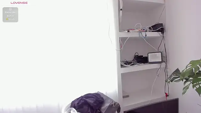 Snapshot of RoxyRoss_ chatting on 09/26/25, 02:24 RoxyRoss online show from 09/26/25, 02:24