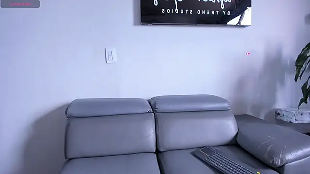 Snapshot of RoxyRoss_ chatting on 03/22/25, 02:14 RoxyRoss online show from 03/22/25, 02:14