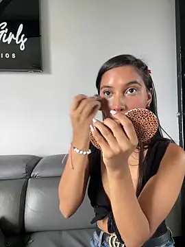 Snapshot of RoxyRoss_ chatting on 02/21/25, 01:55 RoxyRoss online show from 02/21/25, 01:55