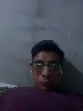 Snapshot of alexof_sun chatting on 12/19/25, 05:00 alexof sun online show from 12/19/25, 05:00