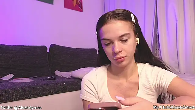 Snapshot of AlexaAimee chatting on 03/23/25, 04:27 AlexaAimee online show from 03/23/25, 04:27