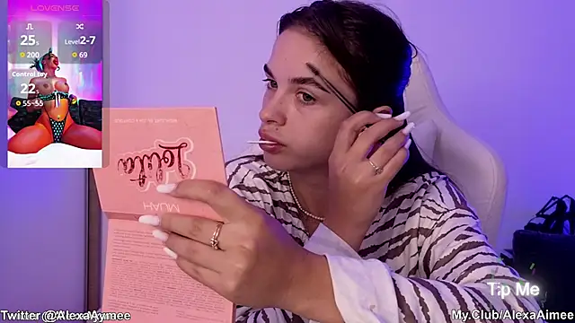 Snapshot of AlexaAimee chatting on 09/28/25, 01:12 AlexaAimee online show from 09/28/25, 01:12