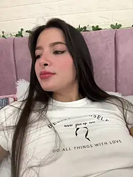 Snapshot of annaharper- chatting on 12/20/24, 10:54 annaharper- online show from 12/20/24, 10:54