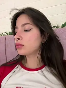 Snapshot of annaharper- chatting on 12/20/24, 07:22 annaharper- online show from 12/20/24, 07:22