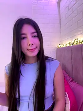 Snapshot of annaharper- chatting on 09/22/25, 06:47 annaharper- online show from 09/22/25, 06:47