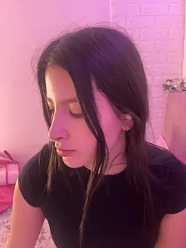 Snapshot of annaharper- chatting on 09/13/25, 09:26 annaharper- online show from 09/13/25, 09:26