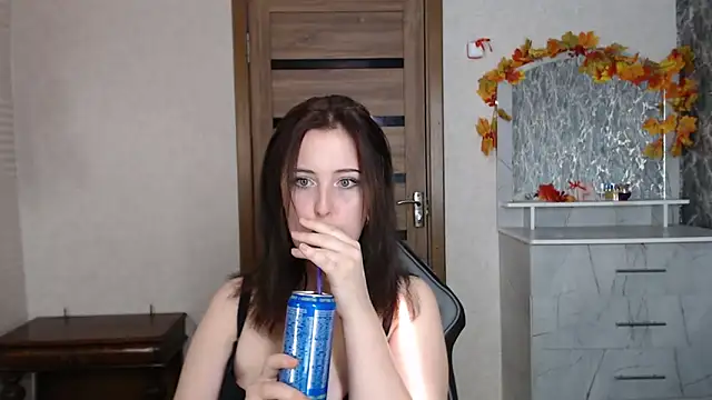 Kristy-Max online show from 10/10/25, 05:52