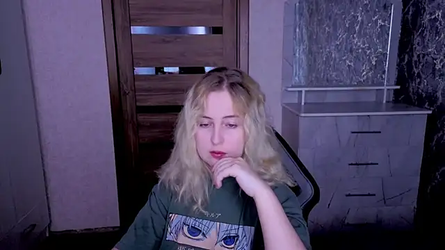 Snapshot of Kristy-Max chatting on 06/20/26, 05:51 Kristy-Max online show from 06/20/26, 05:51
