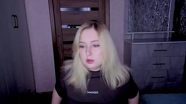 Snapshot of Kristy-Max chatting on 05/17/26, 09:37 Kristy-Max online show from 05/17/26, 09:37