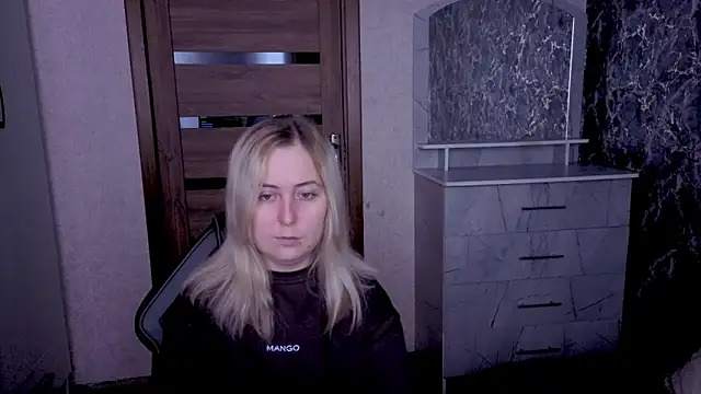 Snapshot of Kristy-Max chatting on 05/25/26, 01:38 Kristy-Max online show from 05/25/26, 01:38