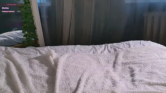 SunnyRisha online show from 09/28/25, 05:14