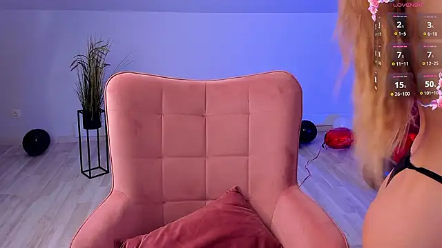 Snapshot of CherieDane chatting on 02/21/26, 01:13 CherieDane online show from 02/21/26, 01:13