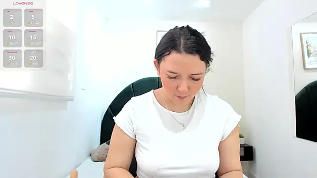 Snapshot of _EmilyJireh_ chatting on 05/06/26, 08:13 EmilyJireh online show from 05/06/26, 08:13