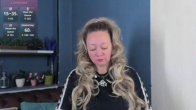 JesiaFoxi online show from 10/02/25, 11:13